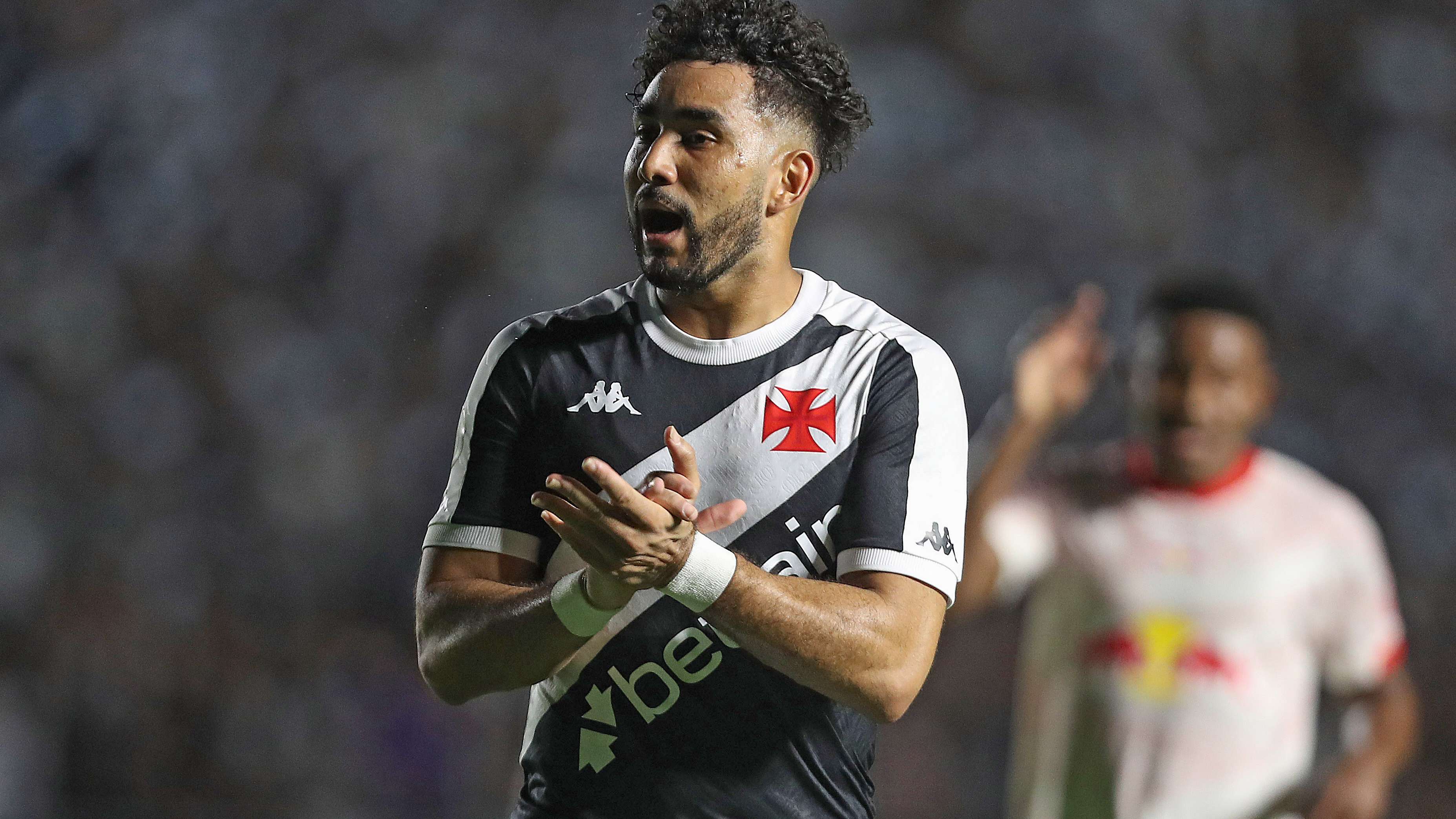 ប៉ាយ៉េតត្រូវបានចោទប្រកាន់ពី “អំពើហិង្សាផ្លូវចិត្ត”