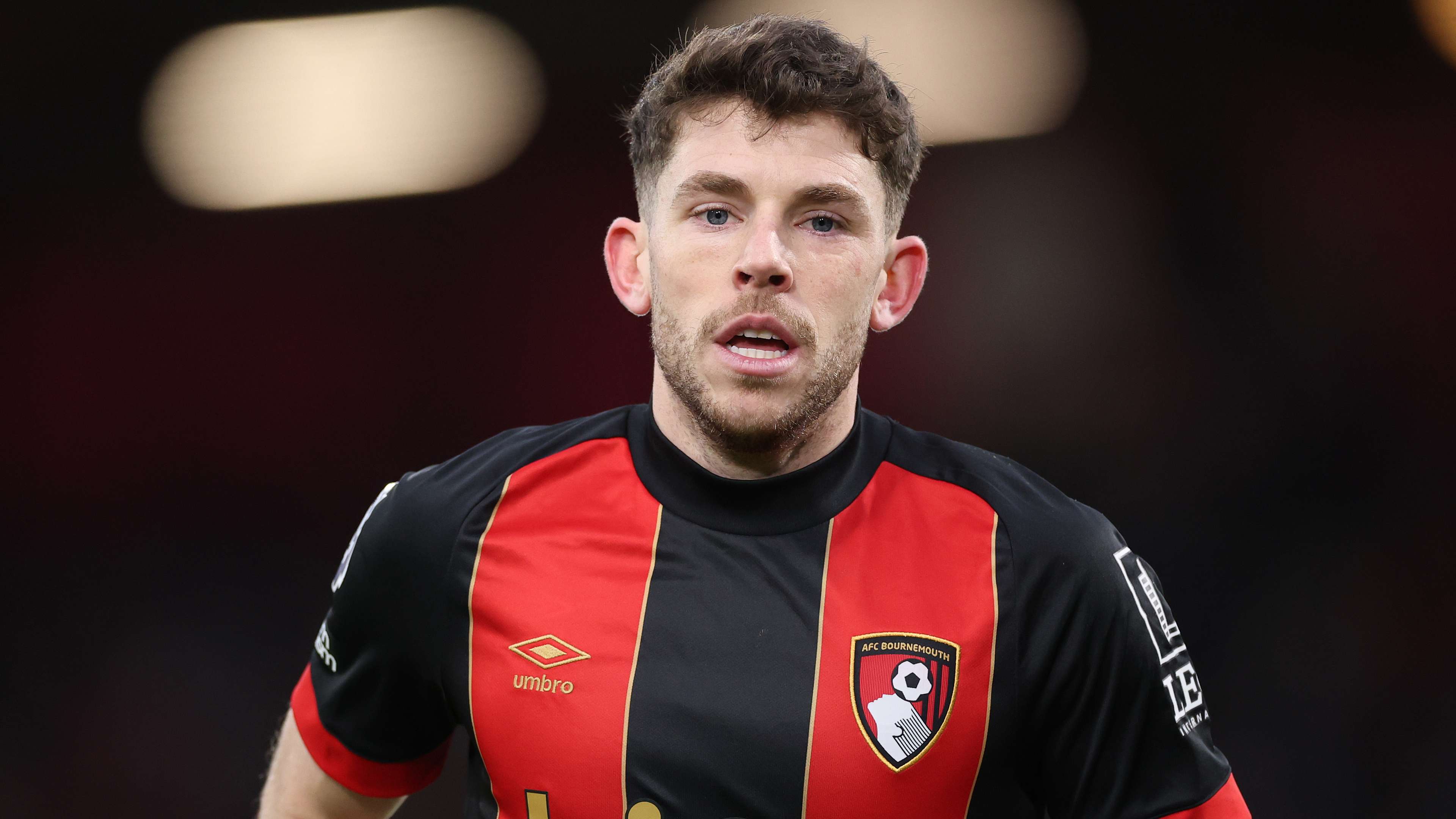 ខ្សែកណ្តាលវាយកញ្ចប់ Premier League ចំណាយ ១.២ លានផោនលើផ្ទះល្វែង៦ខ្នង