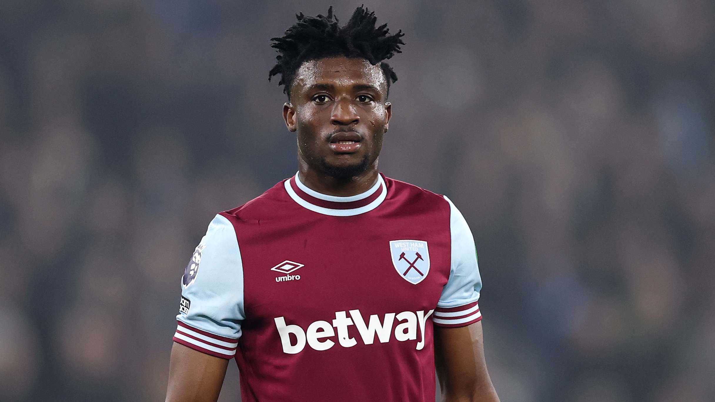 តារាស្ពឺរ៍ឈានជំហ៊ារទៅលើខូឌុស ខណៈវេសហ្វាមទាមទារ៦៥លានផោន