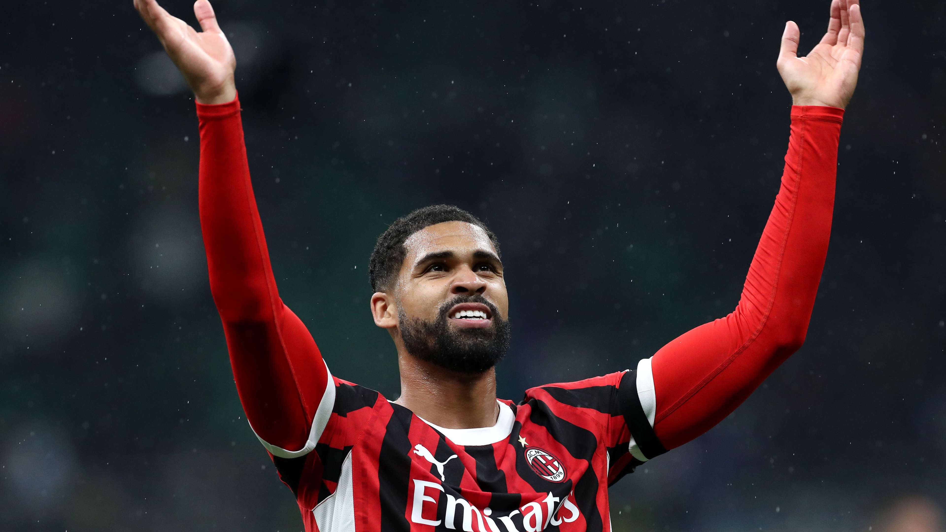 លោក Loftus-Cheek គឺជា “អ្នកកីឡាកណ្ដាលដ៏ពេញលេញបំផុតម្នាក់” នេះជាការបញ្ចេញមតិរបស់មេដឹកនាំក្លឹបមីឡាន។
