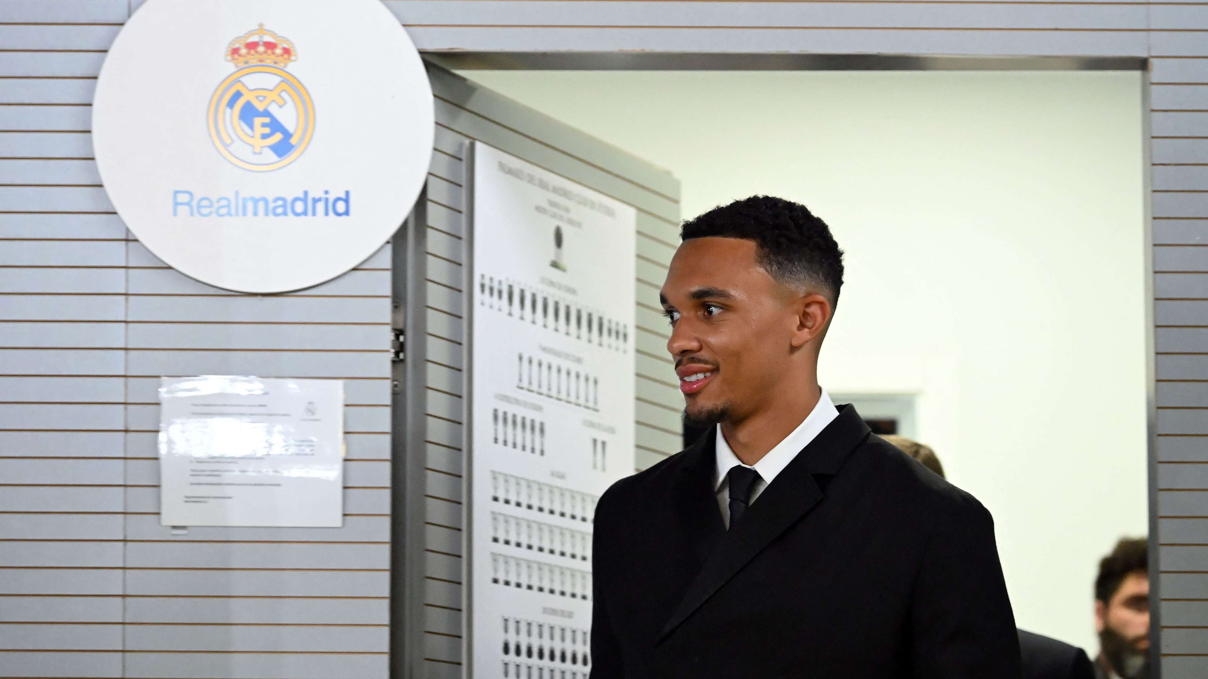 អាកាសយានដ្ឋានលីវឺរពូលធ្វើការចំអកខ្លាំងៗចំពោះការផ្លាស់ប្តូររបស់ត្រេនដ៍ទៅម៉ាឌ្រីដ៍