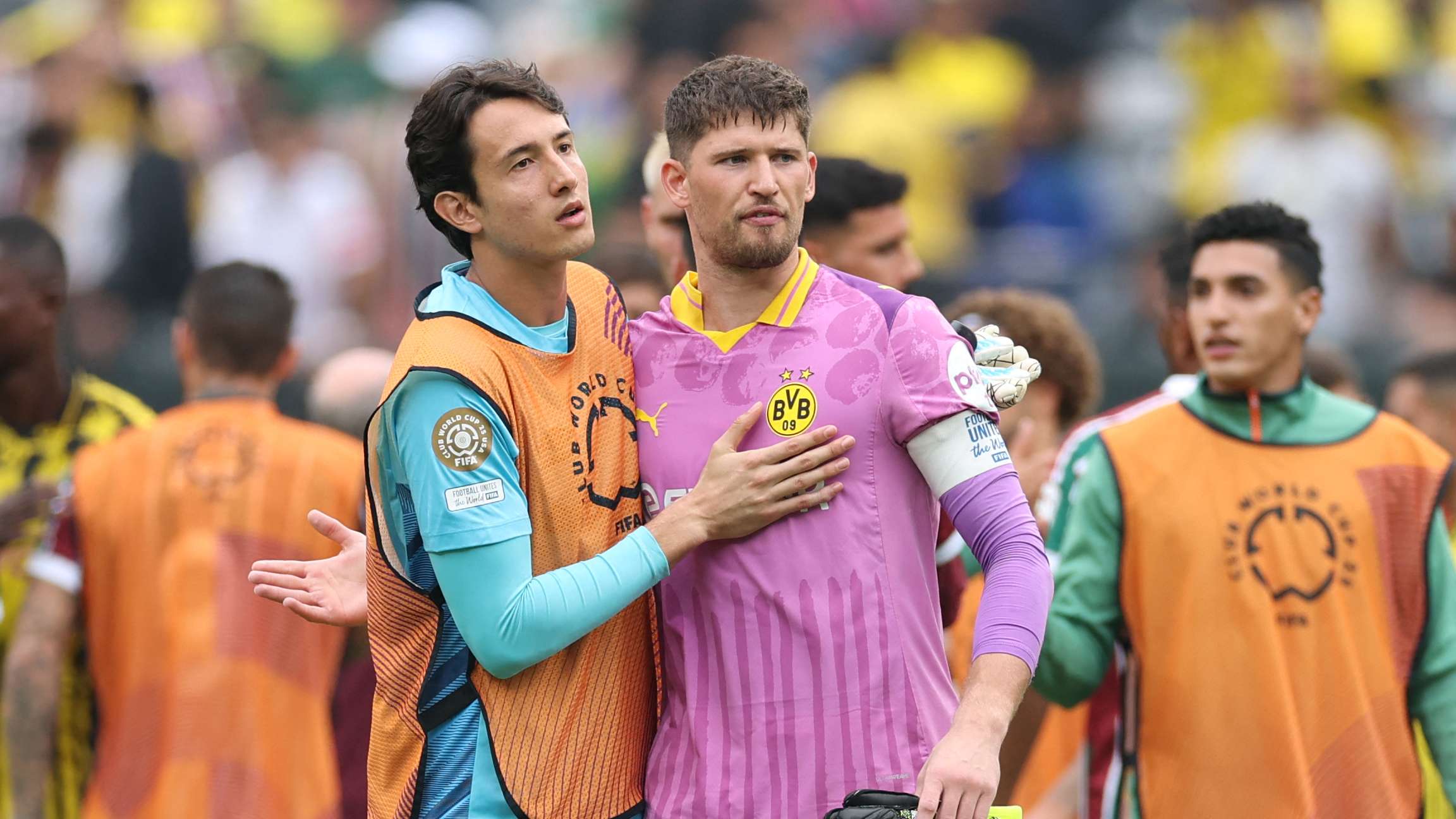 CWC: កូបែលរបស់ដឺតម៉ូនដ៍ និងហ្គ្រូសជាអ្នកចុងក្រោយរិះគន់អំពីស្មៅកីឡាដ្ឋានម៉េតឡាយហ្វ។