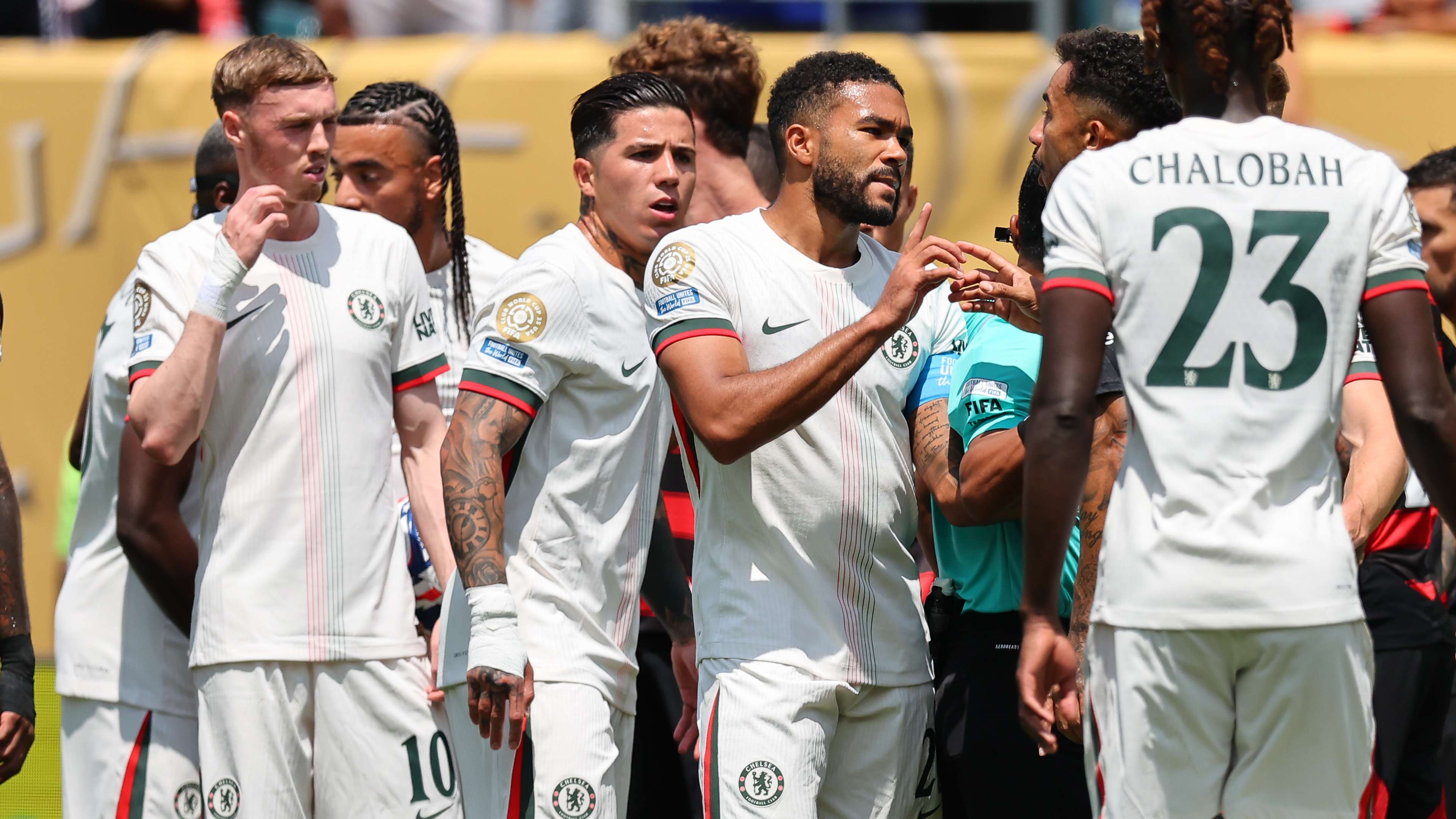 ខ្សែប្រយុទ្ធ Flamengo សាហាវចំអក Chelsea ជាមួយការរំលឹកឡើងវិញនៃ Pro Evo