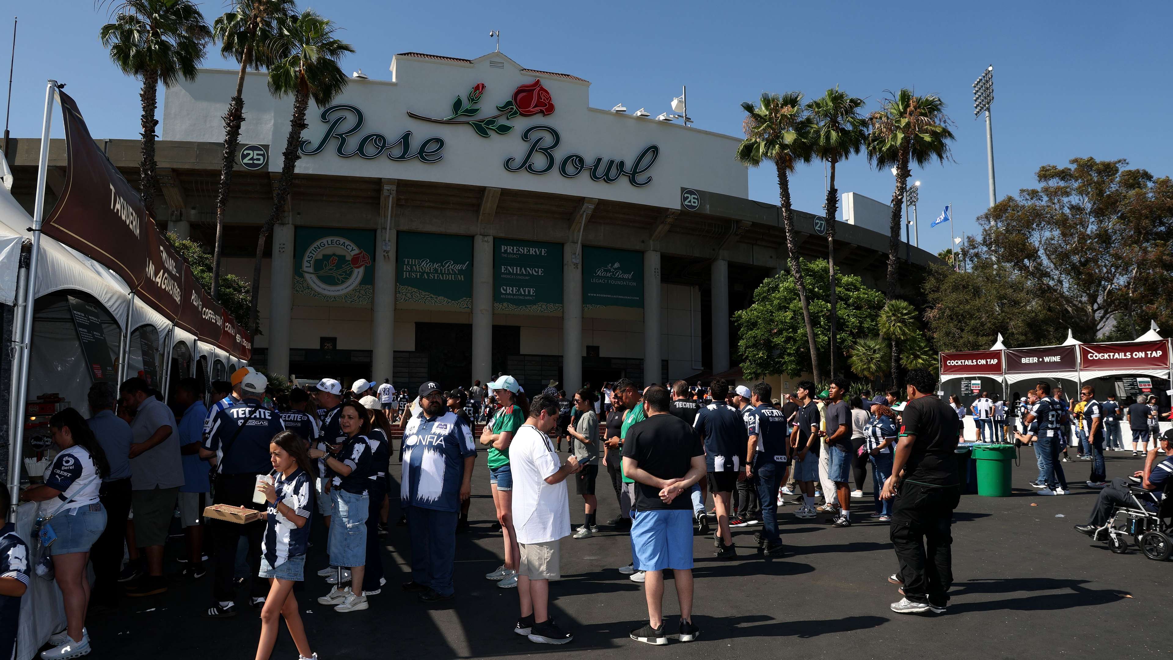 FIFA: បានលក់សំបុត្រការប្រកួតកីឡាពិភពលោក 1.5 លានសំបុត្រទៅកាន់អ្នកគាំទ្រពី 130 ប្រទេស។