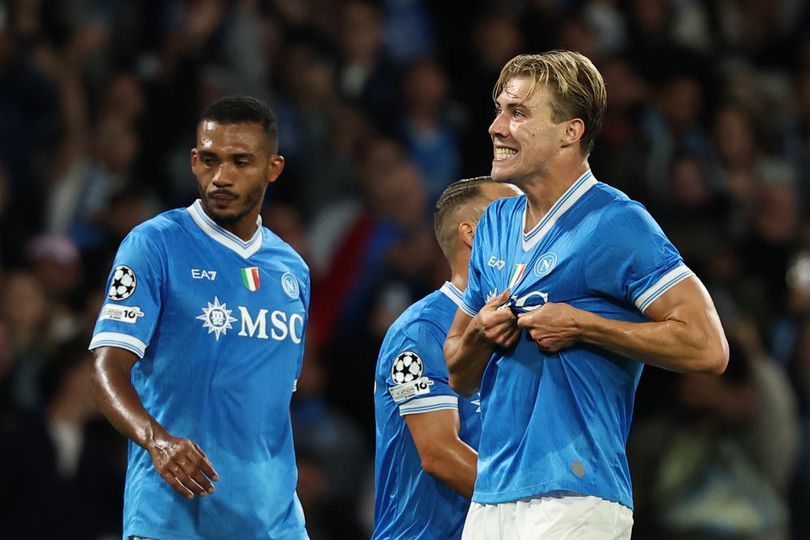 ការព្រឹត្តិបង្អូនរបស់ PSV Eindhoven បានទោសទៅមកជាមួយនាទិញ ថ្ងៃទី២២ តុលា ២០២៥
Paraphrase: Anticipated match between PSV Eindhoven and Napoli on October 22, 2025.