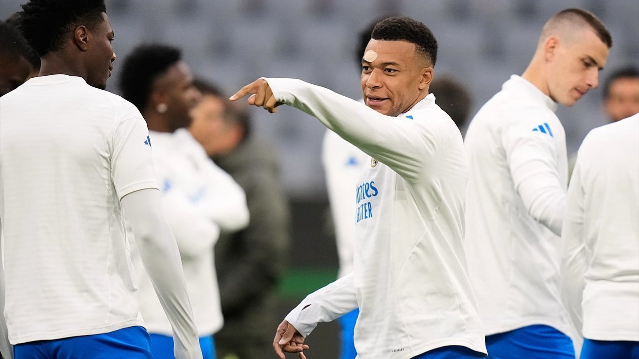 ការបំបាត់ពានរបស់ Los Blancos នៅការប្រជាជនបាចៀនឬ Real Madrid: សម្រាប់អ្នកចាប់ផ្តើមគឺ Mbappe, ឈ្មោះណាមានតញ្ជកនៅកម្ពុជា?
Paraphrased:
នីមួយយក្រាមសេវារារថ្នាក៏នោះភ្ជាប់ប្រសិទ្ធិនៃ Los Blancos នៅលើវិដេអូភិបាញបាចៀនឬ Real Madrid: មានអ្នកចាប់ផ្តើមមួយគឺ Mbappe, ឈ្មោះណាមានតញ្ជកនៅកម្ពុជា?